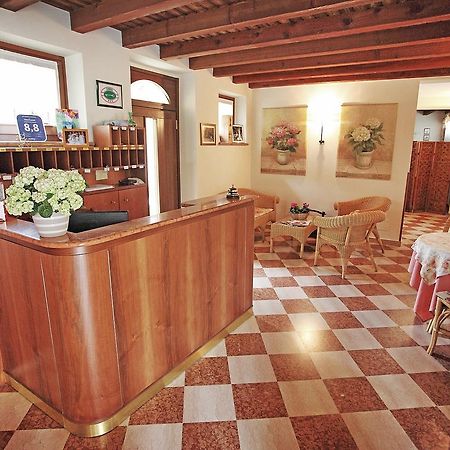 Hotel Faccioli Валеджо-суль-Минчо Экстерьер фото