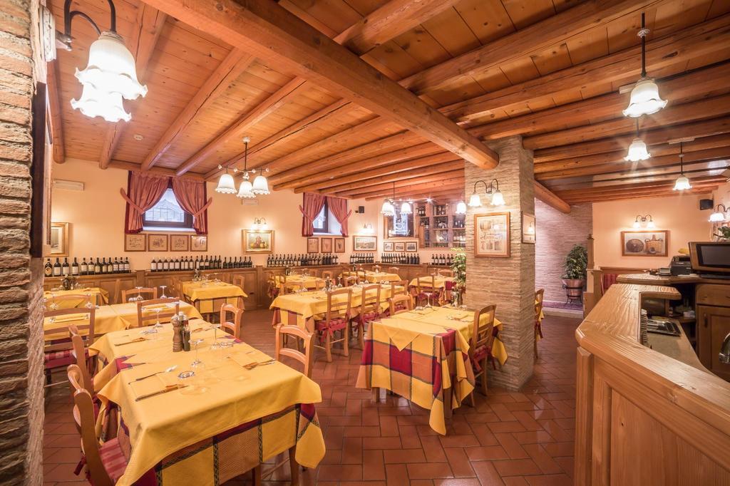Hotel Faccioli Валеджо-суль-Минчо Экстерьер фото